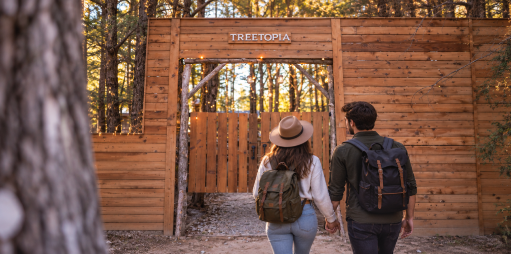 couple arriving glamping
